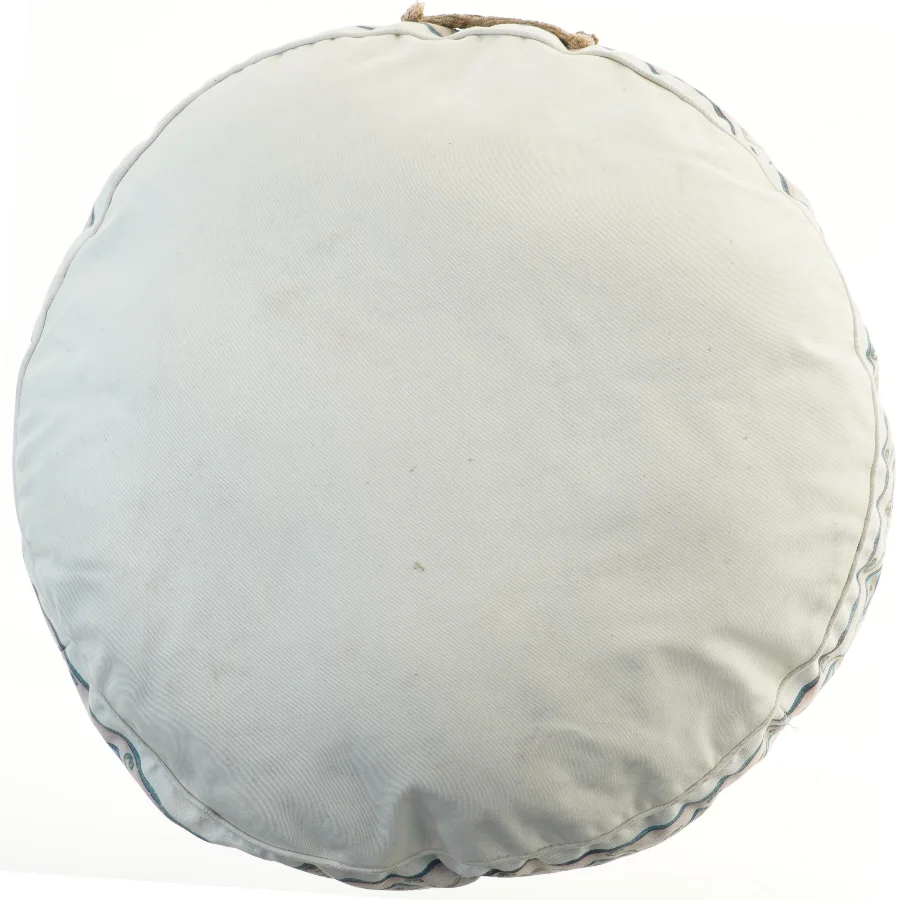 Rund pude med kinesisk inspireret motiv (str. Ø 65 cm)