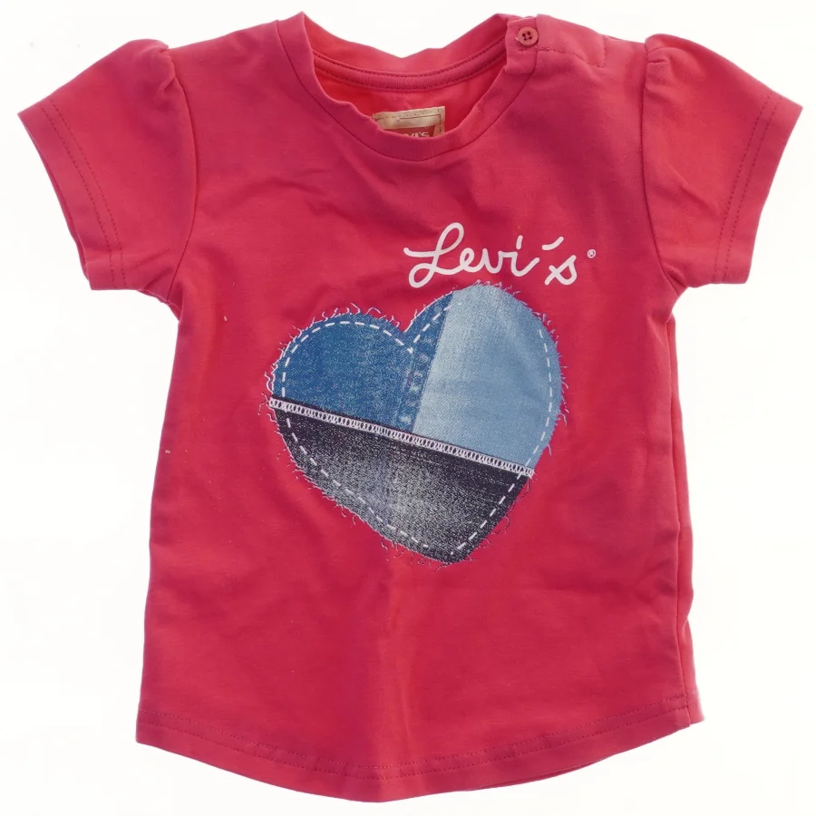 T-shirt med hjerte detalje fra Levis (str. 80)