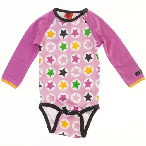Farverig bodystocking med stjernemønster fra Viller Valla (str. 74)