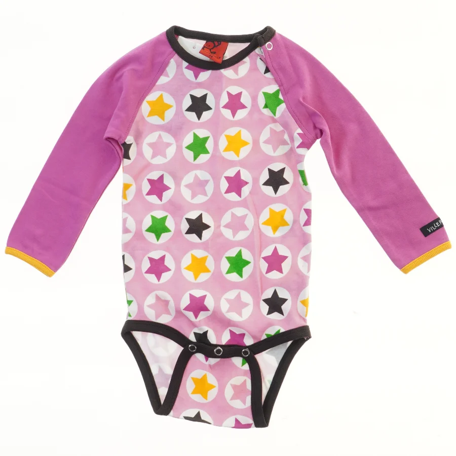 Farverig bodystocking med stjernemønster fra Viller Valla (str. 74)