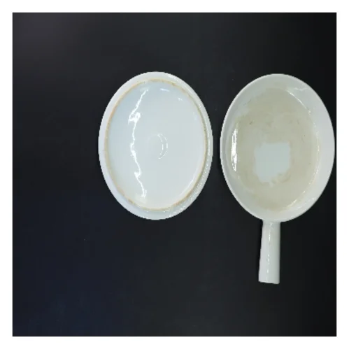 Hvid keramisk kasserolle med låg fra Arabia (str. 19x26x5 cm)