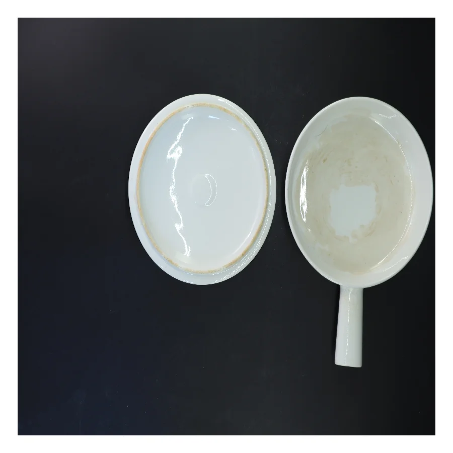 Hvid keramisk kasserolle med låg fra Arabia (str. 19x26x5 cm)