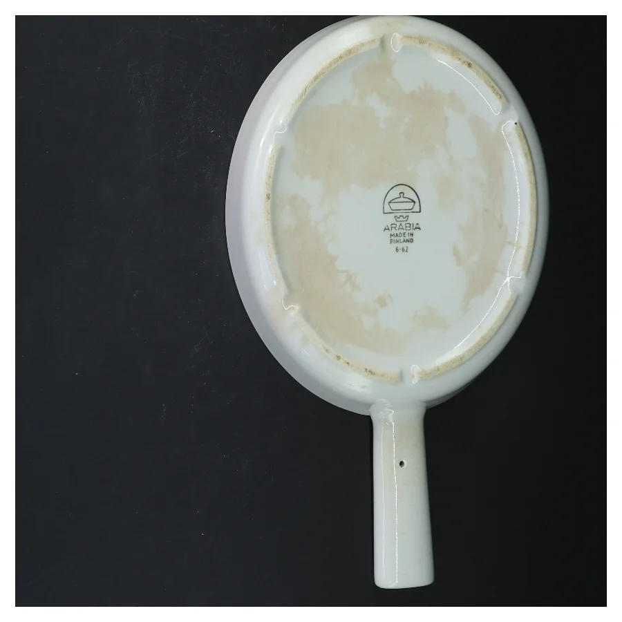 Hvid keramisk kasserolle med låg fra Arabia (str. 19x26x5 cm)