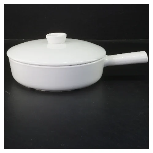 Hvid keramisk kasserolle med låg fra Arabia (str. 19x26x5 cm)