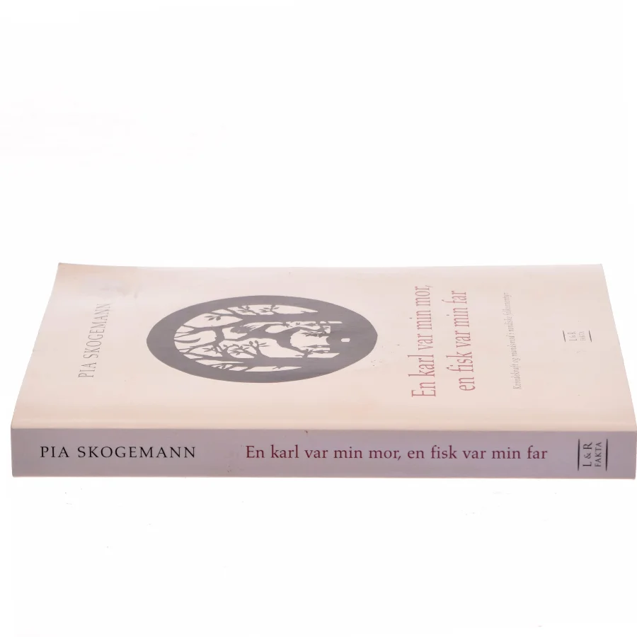 En karl var min mor, en fisk var min far : kvindekraft og mandsmod i nordiske folkeeventyr : psykologisk fortolkning af Pia Skogemann (Bog)