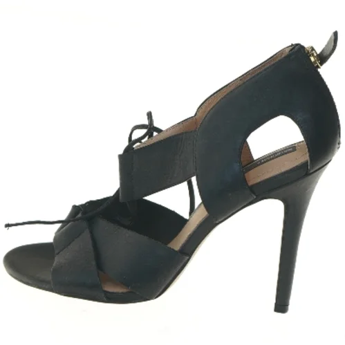 Sort stiletter med snørebånd fra H&M (str. 40 )