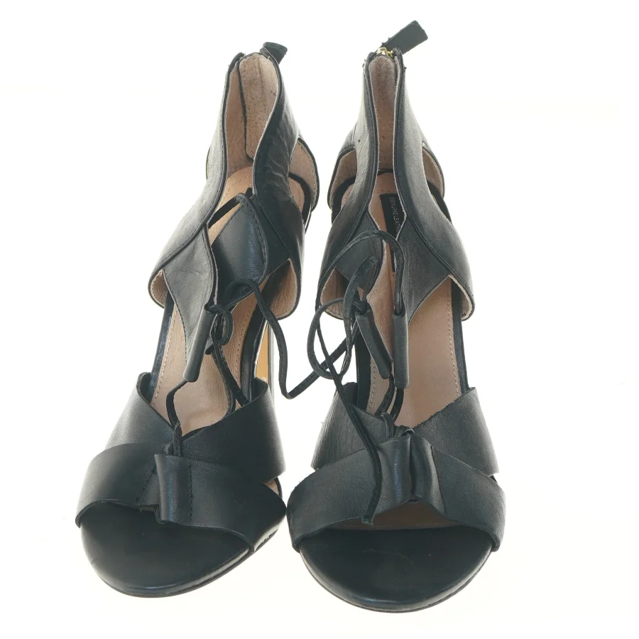 Sort stiletter med snørebånd fra H&M (str. 40 )