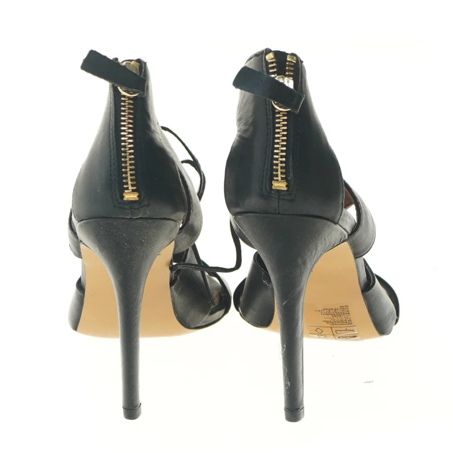 Sort stiletter med snørebånd fra H&M (str. 40 )