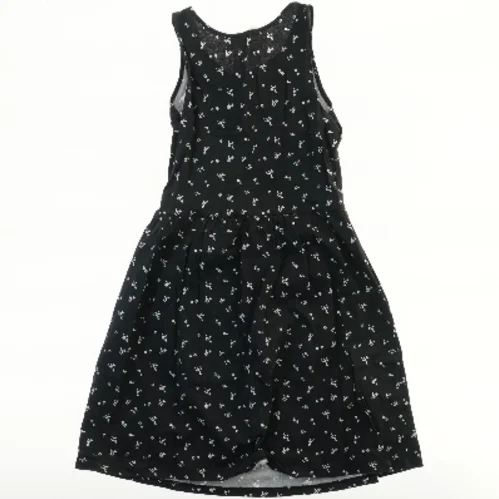 Sommerkjole med blomsterprint fra H&M (str. 134)