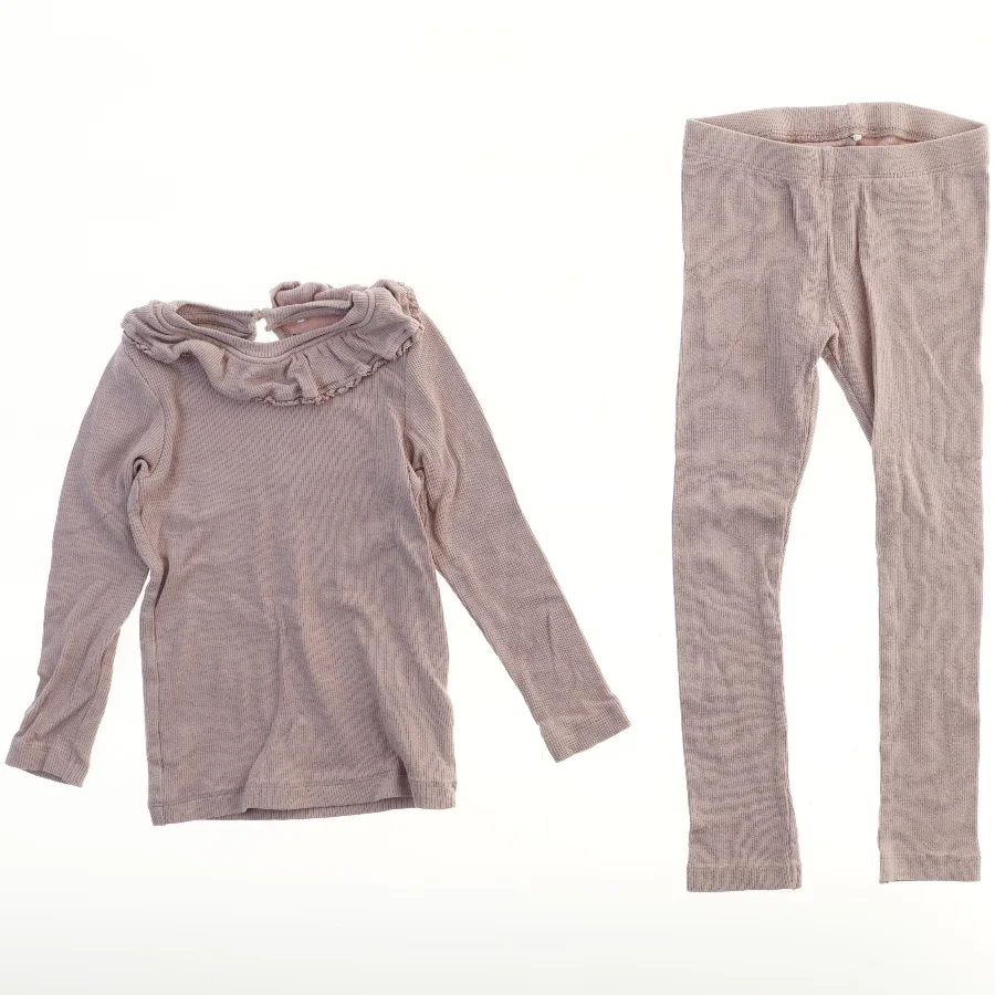 Ribbet bluse og leggings sæt med flæser fra Name It (str. 104)