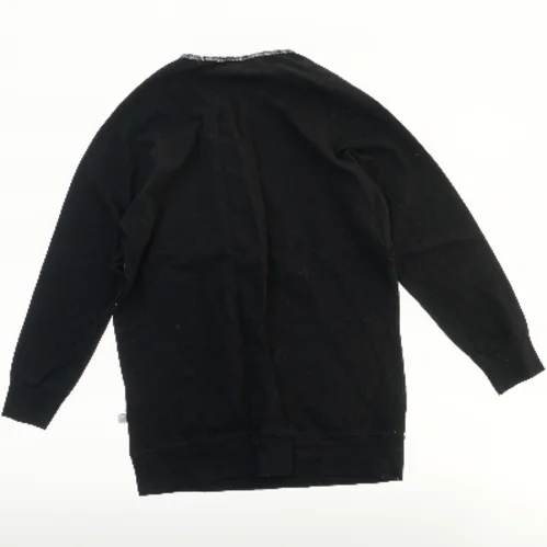 Langærmet trøje med tekst fra Royal Rebels (str. 122)