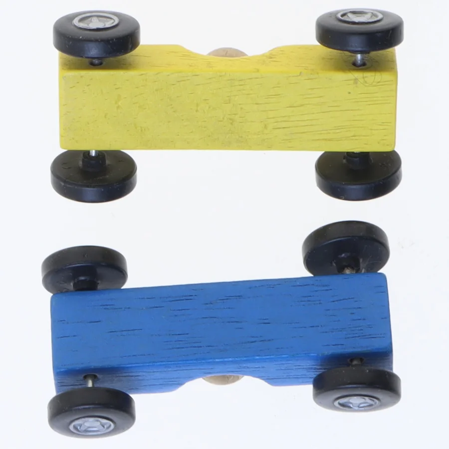 Trælegetøjsbiler, sæt af 2 (str. 2 stk 6 cm)