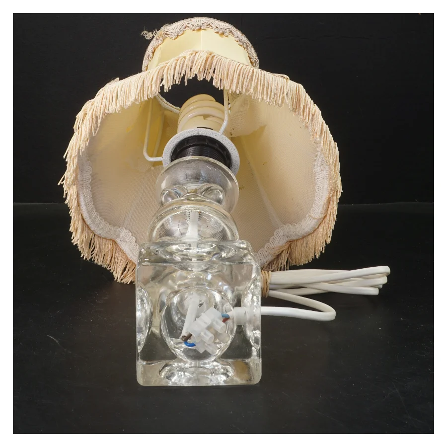 Bordlampe med lampeskærm og glaskrop (str. 38 cm)