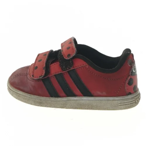 Adidas røde sneakers med mariehøne, str. 21 fra Adidas (str. 21 )