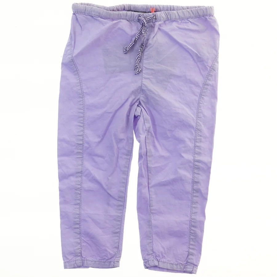 Lilla træningsbukser fra Molo (str. 86)