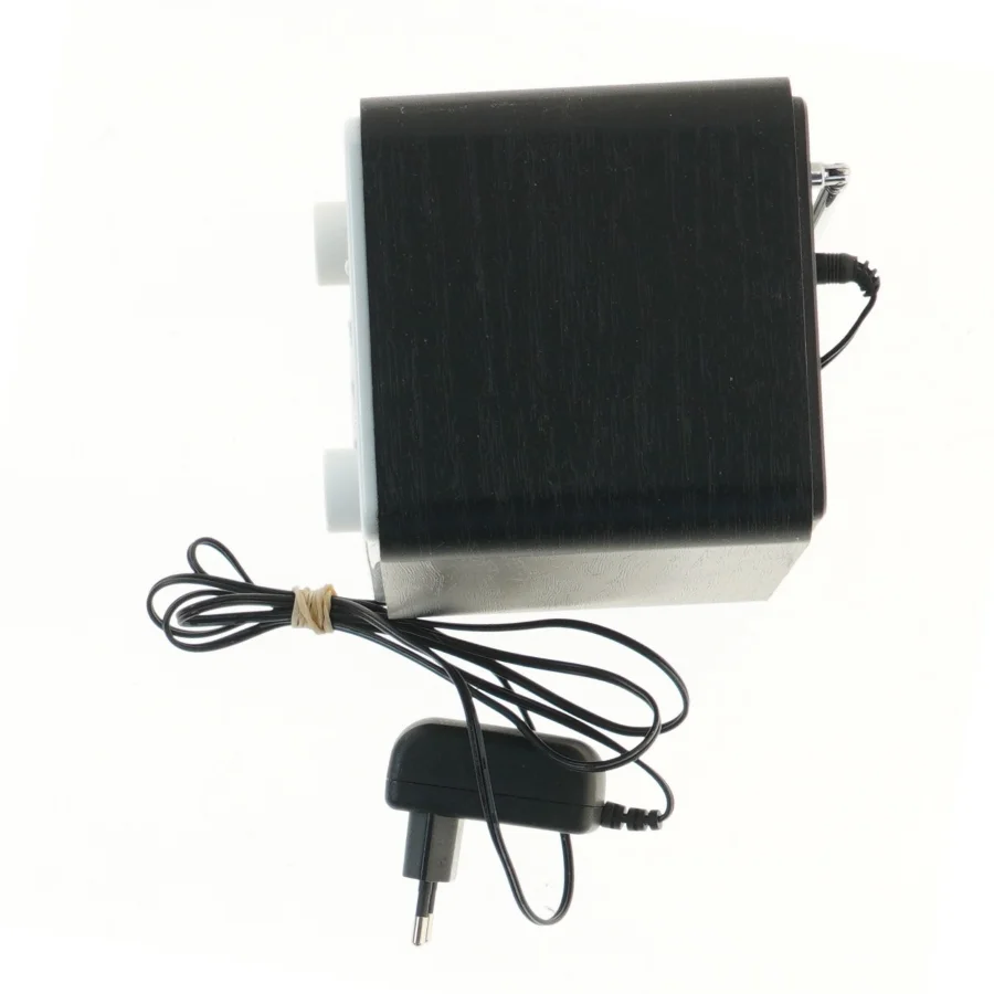 Digital radio med oplader fra Nordklang (str. 19x11x12 cm)