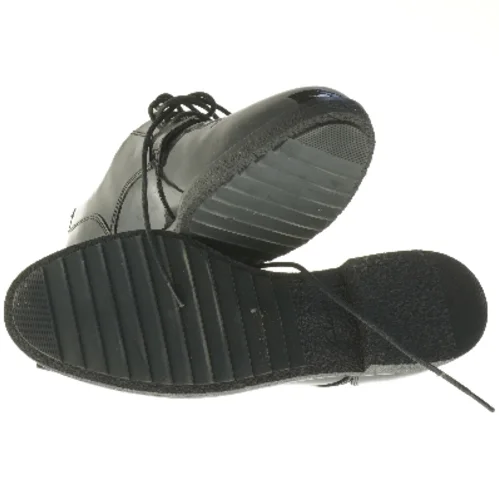 Sort klassisk sko fra Clanks (str. 42 )