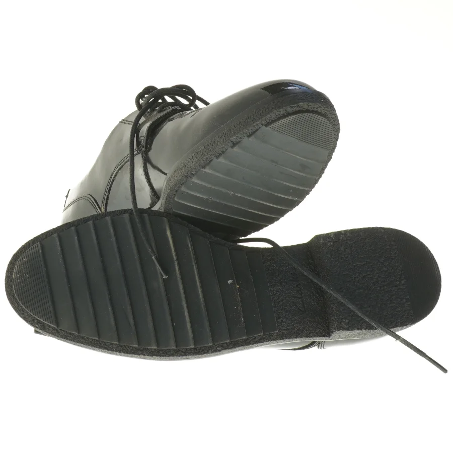 Sort klassisk sko fra Clanks (str. 42 )