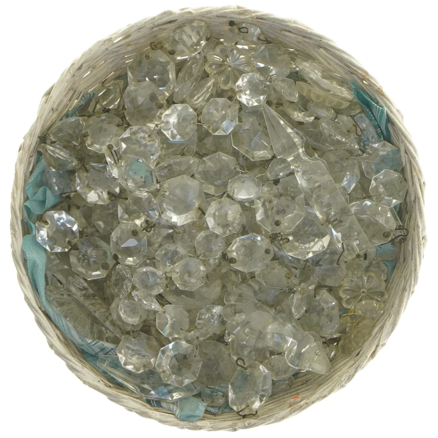 Kurv med krystalpynt (str. 21,5 cm)