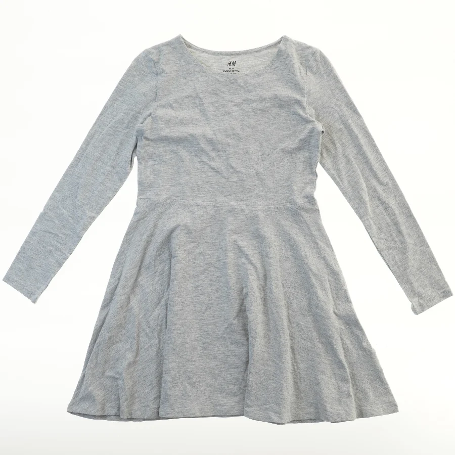 Grå langærmet kjole fra H&M (str. 134)