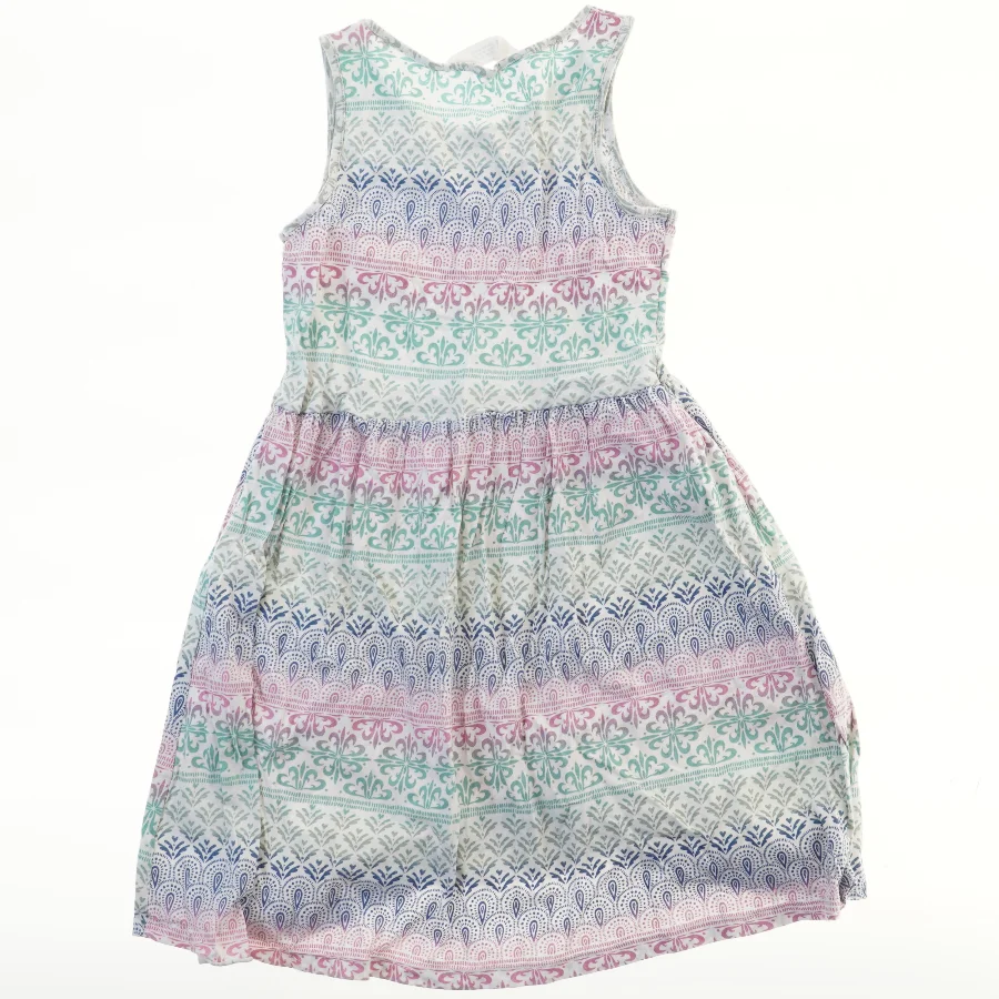 Ærmeløs kjole med mønster fra H&M (str. 134)