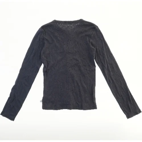 Sort cardigan med knapper fra Royal Rebels (str. 134)