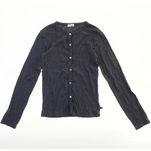 Sort cardigan med knapper fra Royal Rebels (str. 134)