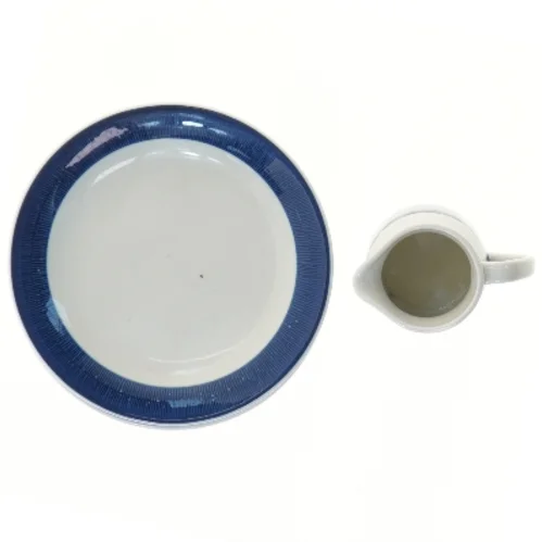 Sæt af tallerkener og kande fra KOKA (str. Ø 5,5 cm længde 7,5 & Ø 17 cm)