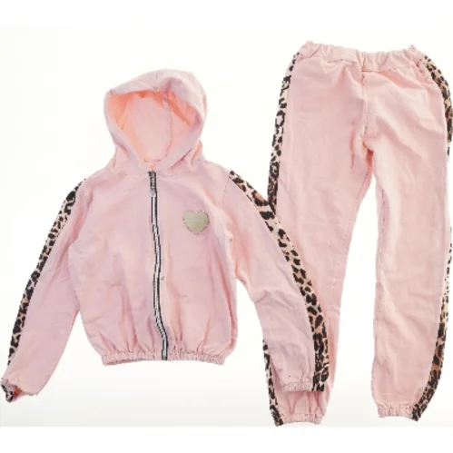 Rosa jogging sæt med leoparddetaljer (str. 164)