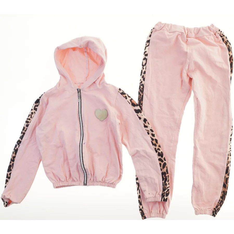 Rosa jogging sæt med leoparddetaljer (str. 164)