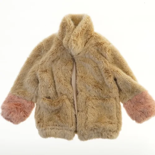 Plysjakke med kontrastærmer fra Zara (str. 128)