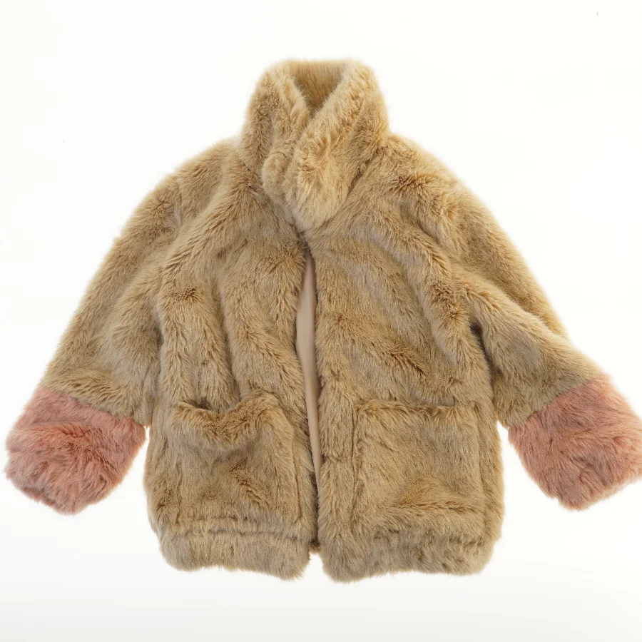 Plysjakke med kontrastærmer fra Zara (str. 128)