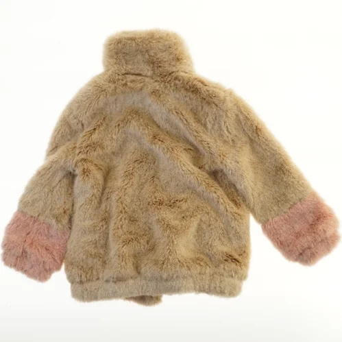 Plysjakke med kontrastærmer fra Zara (str. 128)