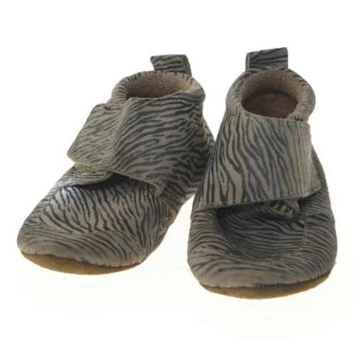 Børnesko med zebra mønster fra En Fant (str. 26 )