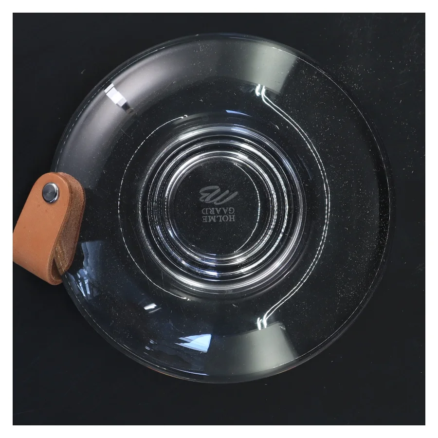 Glasfyrfadsstage med læderdetalje fra Holmegaard (str. Ø 17 cm)