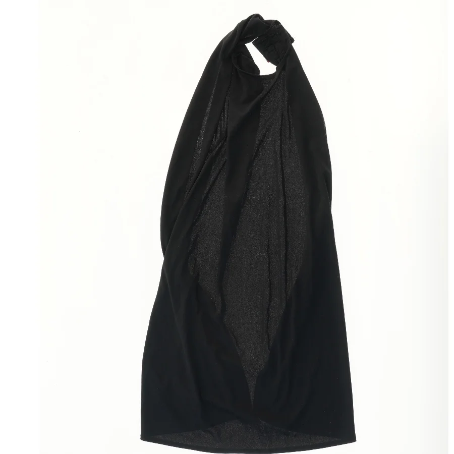 Sort kappe med rød detalje – udklædning (str.  80 cm)