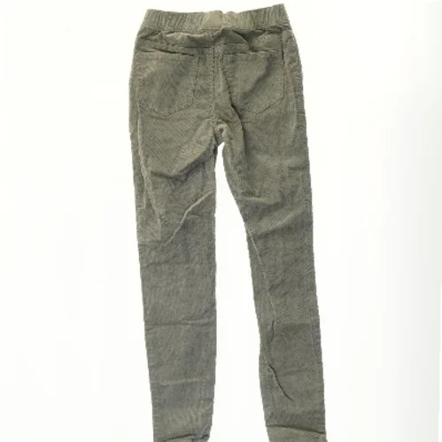 Bukser i fløjl fra H&M (str. 140)