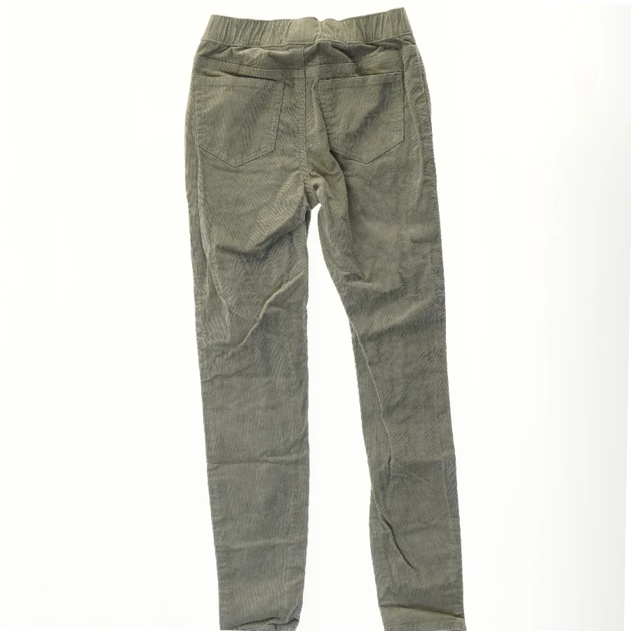 Bukser i fløjl fra H&M (str. 140)