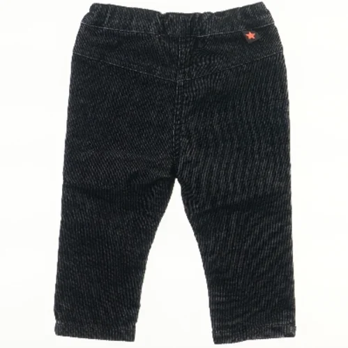 Børne fløjsbukser fra Molo (str. 74)