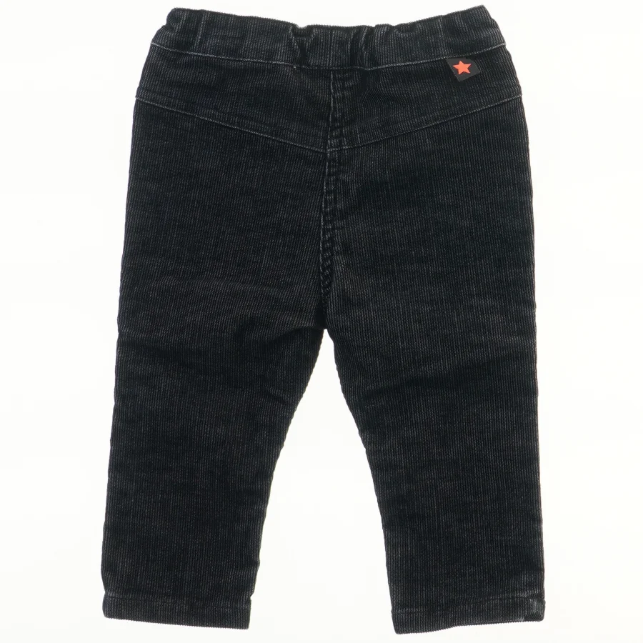 Børne fløjsbukser fra Molo (str. 74)