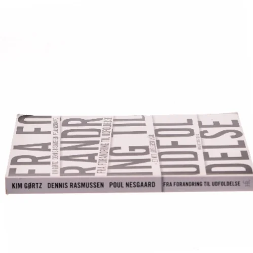 Fra forandring til udfoldelse : et nyt ledelsesvilkår af Kim Gørtz (Bog)