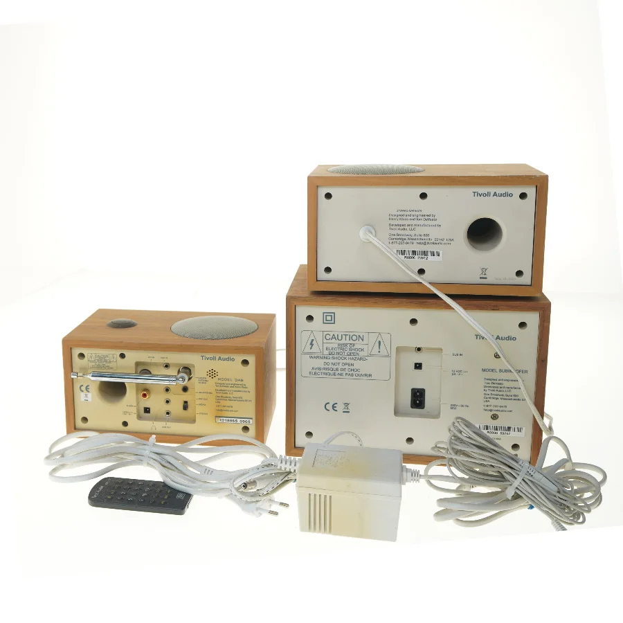 Tivoli Audio Model DAB radio med subwoofer fra Tivoli Audio (str. 24x16,5x16 cm)