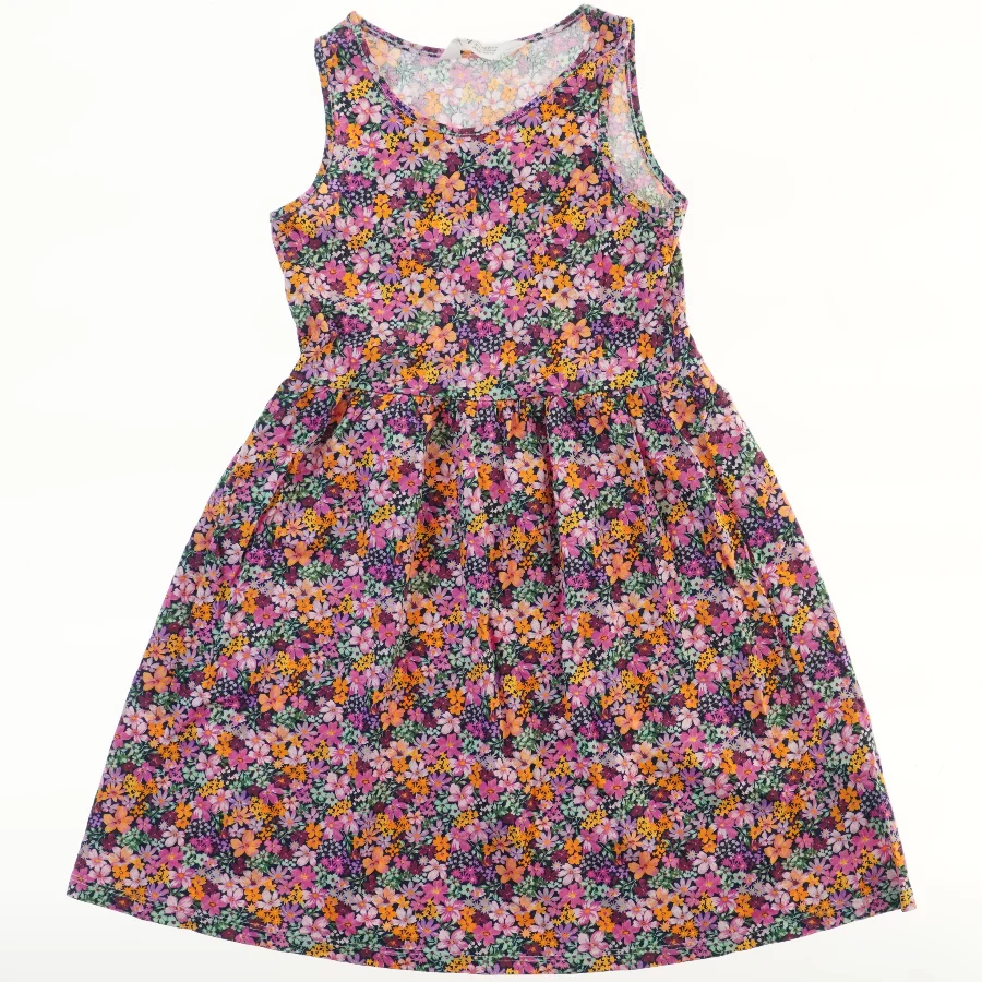 Blomsterkjole fra H&M (str. 134)