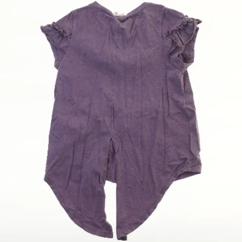 Børnebluse med flæser fra Pomp de Lux (str. 134)
