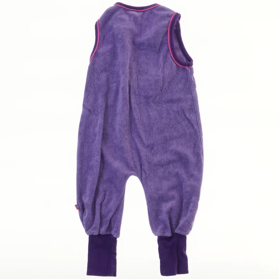 Lilla heldragt til baby fra Småfolk (str. 74)