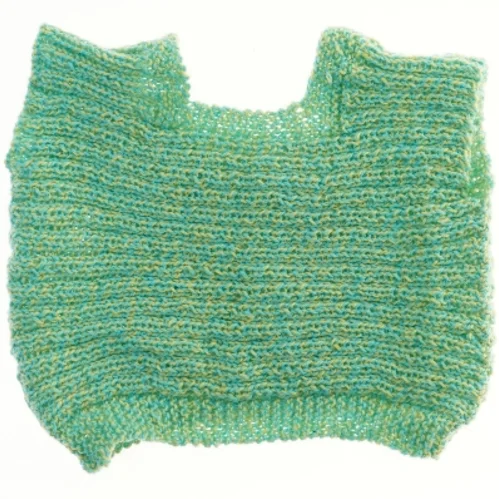 Håndstrikket grøn babysmæk / vest (str. 38x33 cm)