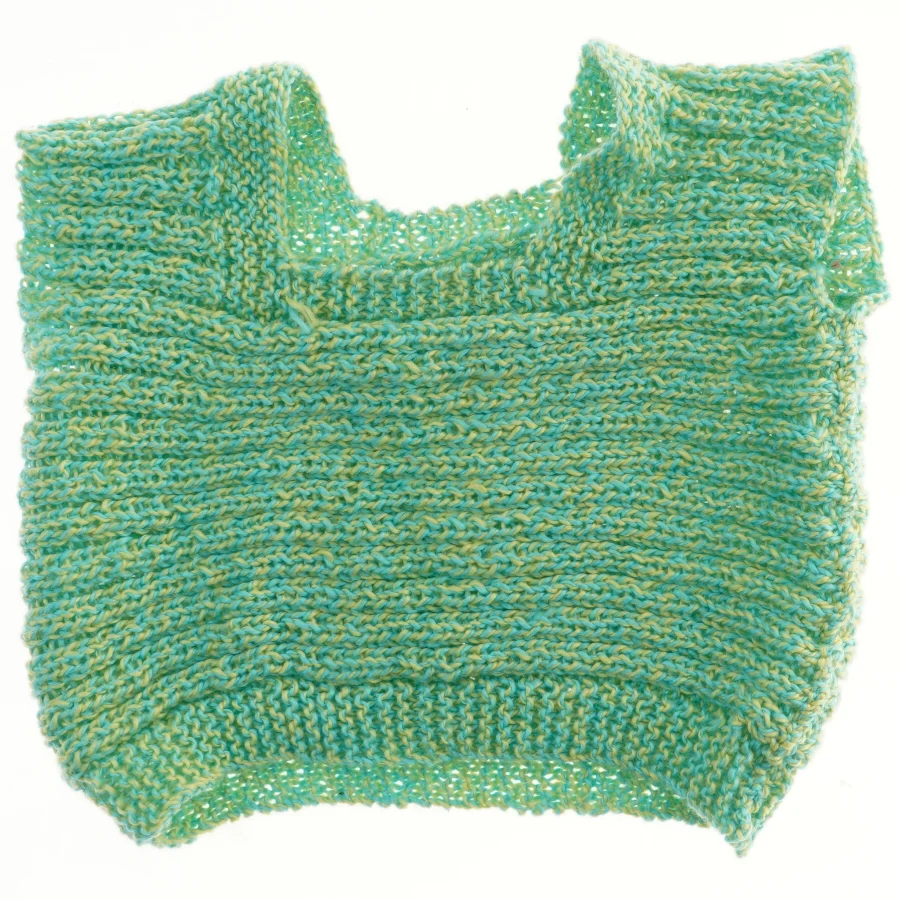 Håndstrikket grøn babysmæk / vest (str. 38x33 cm)