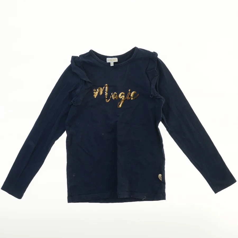 Langærmet bluse med teksten 'Magic' fra Pomp de Lux (str. 140)
