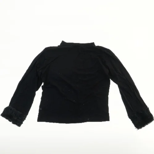 Langærmet sort bluse med pelsdetaljer fra Royal Rebels (str. 134)