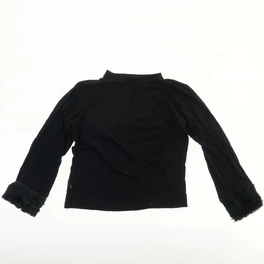 Langærmet sort bluse med pelsdetaljer fra Royal Rebels (str. 134)